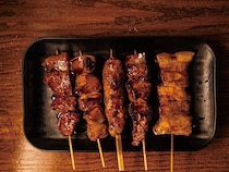 路地裏で見つけた大人の隠れ家！　『エビス参』で味わう絶品もつ焼きと生ホッピー