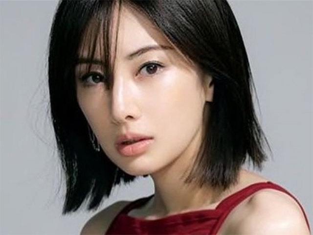 北川景子が密着ドレス姿を公開し騒然 産後完璧ボディーとNHK初司会に向ける意気込みが注目の的!