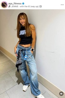 「鬼レンチャン」話題のフィットネスプロデューサーAYA、バキバキ腹筋のハーフトップ姿　「いつもカッコいい」
