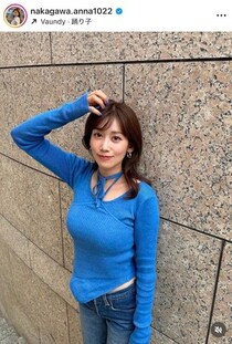 元NHK中川安奈アナ、肩出しオフショルで麗しき脚組ショットにドキっ...「素敵！美しいです！！」