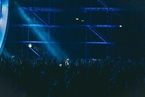 音楽フェスで地面師詐欺？　≠ME、FRUITS ZIPPERら出演取りやめの急展開...「効力を持たない出演契約を締結」