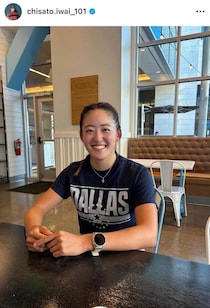 女子ゴルフの岩井千怜、美しいハワイの海で初サーフィン！　ボディバランスすごすぎ「天才か」