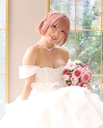 ドレス姿の修正画像に「え？！？！！」　タレントがライブ配信アプリの広告に困惑...反応さまざま