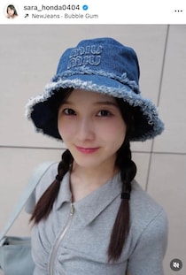 本田紗来、チェックの膝上ミニスカ×ロングブーツの秋コーデで「激カワ」...「大人っぽくて素敵」