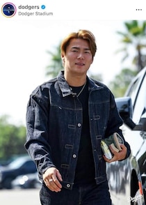 山本由伸、デニムのジャケット姿でかっこよすぎ球場入り　佐々木朗希はブランドロゴ入りトップスで