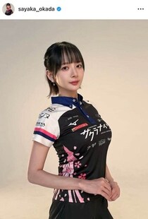 「役満ボディー」岡田紗佳、色気ダダ漏れノースリーブニットの破壊力　「めっちゃ可愛いですね」