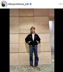 木村拓哉、スターの貫禄放ち...馬に乗って砂浜を行く　髪なびかせて、向かう先は