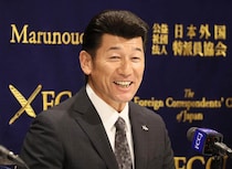 DeNA新監督・相川亮二＆退任の三浦大輔、横浜スタジアムで2ショット「相川新監督！ヨ・ロ・シ・ク！！」