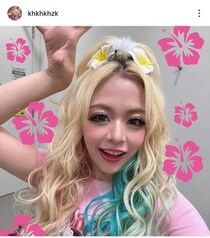 エルフ荒川、ガチの衝撃的かわいさ...ぱっつんピンクヘアーの破壊力　「たまらんかわいい」大反響