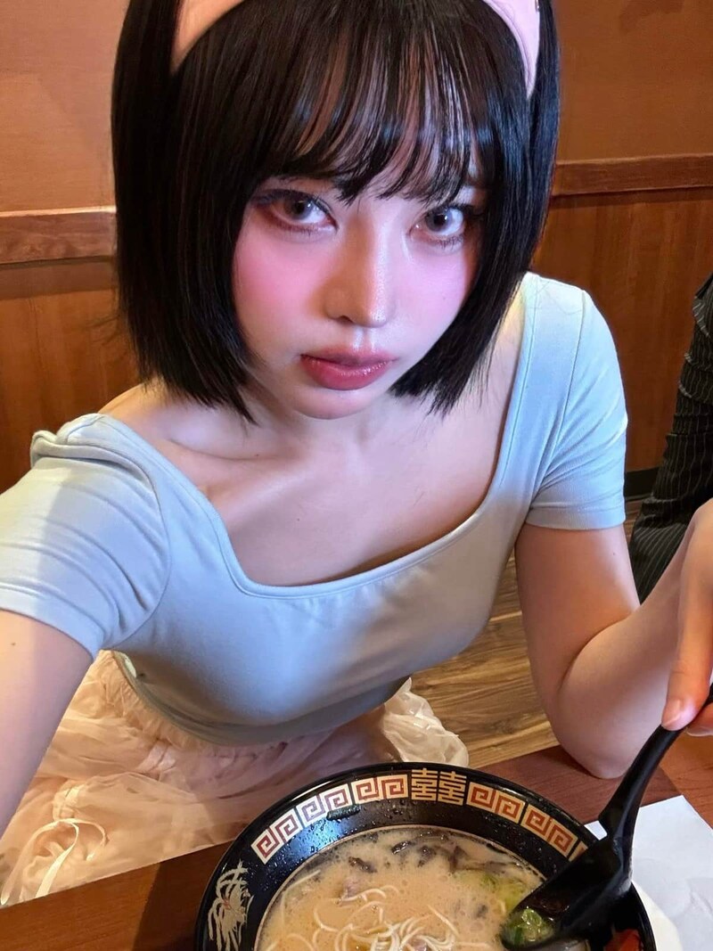 一蘭のラーメンを食べる小野寺ポプコさん（写真は小野寺さんのX（＠_onodela）から）