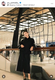 山田優、「お気に入り」フリルの超ミニ丈ワンピ×ブーツで圧倒的存在感　「スタイル抜群」大絶賛