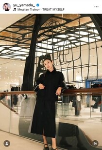 山田優、「お気に入り」フリルの超ミニ丈ワンピ×ブーツで圧倒的存在感　「スタイル抜群」大絶賛