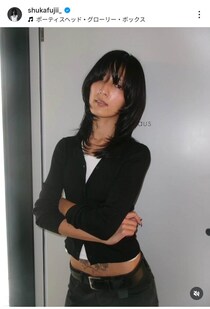 元「E-girls」藤井萩花、タトゥー全開＆喫煙のワイルドショット　今村怜央との離婚発表から1か月