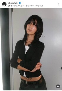 元「E-girls」藤井萩花、タトゥー全開＆喫煙のワイルドショット　今村怜央との離婚発表から1か月