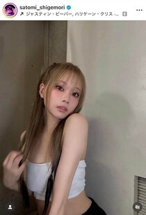 重盛さと美、デニムの膝上ミニスカ×肩出しオフショルで色気ダダ漏れ　「可愛すぎん？」大反響