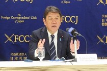 茂木敏充外相が「妹分」からの「コロコロ引き継ぎ」に驚き「いつの間に渡したのかと...」鈴木貴子氏ニッコリ