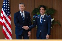 ヘグセス国防長官が小泉進次郎防衛相と「スカジャンツーショット」　海外ユーザーも「超かっこいい！」