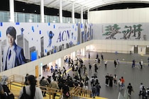 夢洲駅頼みだった大阪・関西万博の交通アクセス　横浜では周辺4駅からシャトルバス、「陸の孤島」避けられそうだが【万博振り返り】