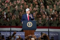 「何この神構図」　トランプ大統領、星条旗カラーの東京タワーと...「ベストショットすぎる」