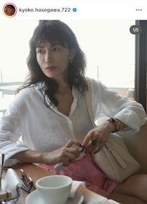 長谷川京子、透け感タイツ×黒ミニ丈ワンピで脚組みショット　圧倒的美オーラ「ステキ過ぎます」