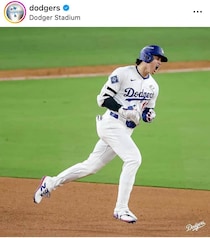 大谷翔平、かっこよすぎグレーのセットアップで球場入り　佐々木朗希はジャケット×デニムコーデで...真剣表情