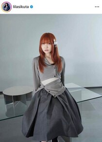 YOASOBI・幾田りら、透け感黒タイツ×黒ミニスカの「激カワ」コーデ　「か、かわいすぎる」「反則です」