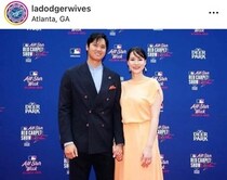 大谷翔平の妻・真美子さん、ドジャースの女神3ショットで笑顔　フリーマン＆ベッツの美人妻と