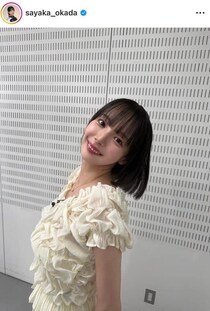 「役満ボディー」岡田紗佳、頬に手を添え...アップの横顔ショットにドキっ　「可愛い」ファン悶絶