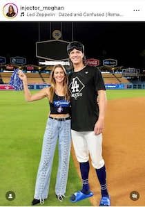 ドジャース・グラスノー＆美女婚約者、グラウンドで熱いキス！ラブラブショット　WS連覇歓喜のシーン