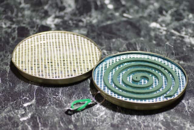 写真はイメージ。蚊取り線香は携帯型もある