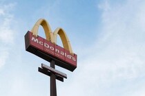 マクドナルドとスターバックス、紙ストロー廃止の動き進む　実用性か？環境か？企業はジレンマ