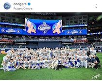 大谷翔平＆真美子さん夫妻、はにかみ笑顔2ショに...キュン　女子テニス81歳レジェンドが激写していた