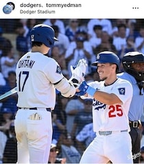 ドジャース・エドマン、かっこよすぎブラックコーデの美人妻と笑顔2ショ　WS連覇歓喜のシーン