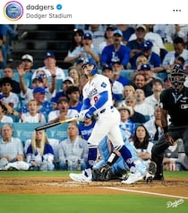 ドジャースのキケ・ヘルナンデス、美人妻の肩をやさしく抱き...はじける笑顔2ショ　WS連覇歓喜のシーン