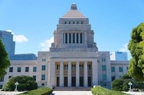 立憲・米山隆一議員、「国旗損壊罪」めぐって「妻のグラビア」でたとえ困惑の声