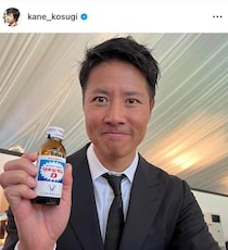 ケイン・コスギ51歳、イケおじ全開！ヒゲたくわえ...激シブ「カッコいい」話題に　ロンドンで自撮り