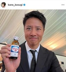 ケイン・コスギ51歳、イケおじ全開！ヒゲたくわえ...激シブ「カッコいい」話題に　ロンドンで自撮り