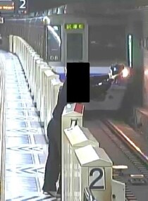 ホームからカメラを差し出し...「危険な撮影行為は絶対ダメ！」　福岡市地下鉄が撮り鉄にXで警告