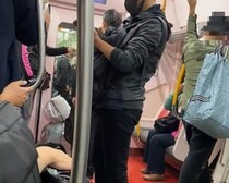 「てめぇだよ！」優先席で通話の女性客に大声で怒鳴る　JR山手線で男性客が非常停止ボタン、「すごい迷惑...」