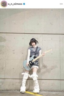 あのちゃん、「チェンソーマン」2部キャラ・三船フミコになる　制服姿で...目元＆ポーズも再現度高め