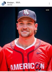 ブルージェイズ・イェサベージ、砂浜でロマンチックにプロポーズ　「今世でも来世でもあなたと一緒」恋人も感激