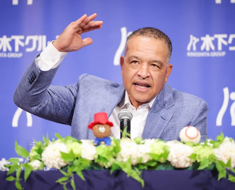 CM制作発表会で来日したドジャース・ロバーツ監督（写真：スポーツ報知/アフロ）
