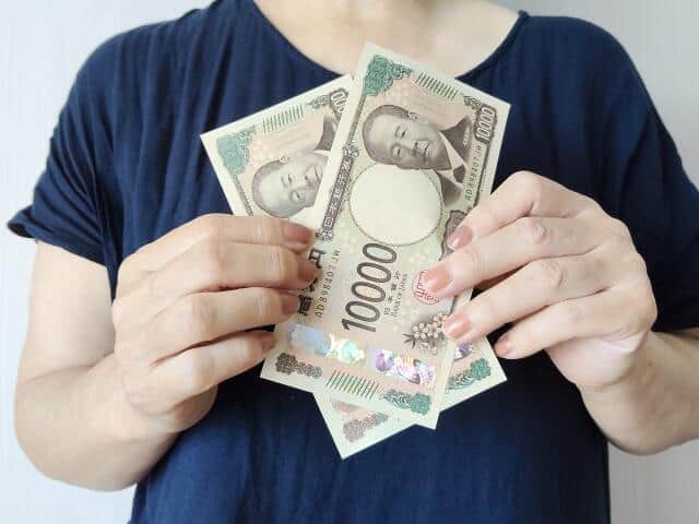 政府・与党は子ども1人あたり2万円を給付する方針を固めた