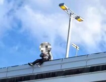 警察が駆け付けたが...中国人観光客が関空で転落死　「日本へ行くのは危険」中国のネットざわつく、その真相は