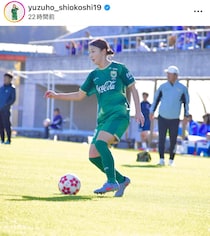 美女サッカー塩越柚歩、ミッキーカチューシャで「激カワ」ディズニー満喫　「バースデーシールももらえた」