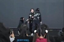 グラス駐日大使、上海歌唱「強制終了」問題に言及　アーティストに贈った曲に込めた意味とは