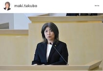 不信任・失職から再出馬へ　「負けないで」熱唱の田久保前市長「MV風」動画が波紋