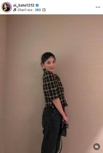 加藤あい、肩出しトップスで美オーラ全開...旅行を満喫　「シンプルな服なのにすごいおしゃれ」