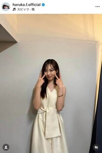 福原遥、深めスリットのスカート×ジャケットコーデで...美オーラ全開　「可愛いにもほどがある」