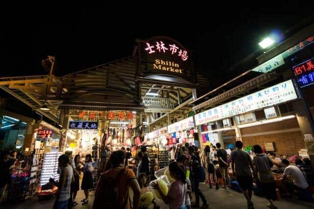 台湾はグルメも魅力だ(写真は夜市の様子)